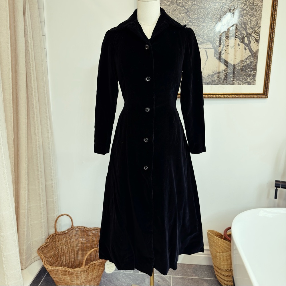 ✨ VINTAGE 1980s velvet coat